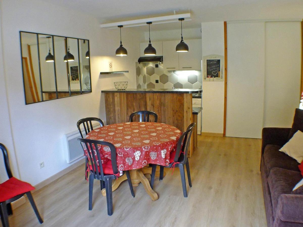Appartement Confortable Avec Piscines, Terrasse Et Parking A Samoens - Fr-1-629-100 Bagian luar foto