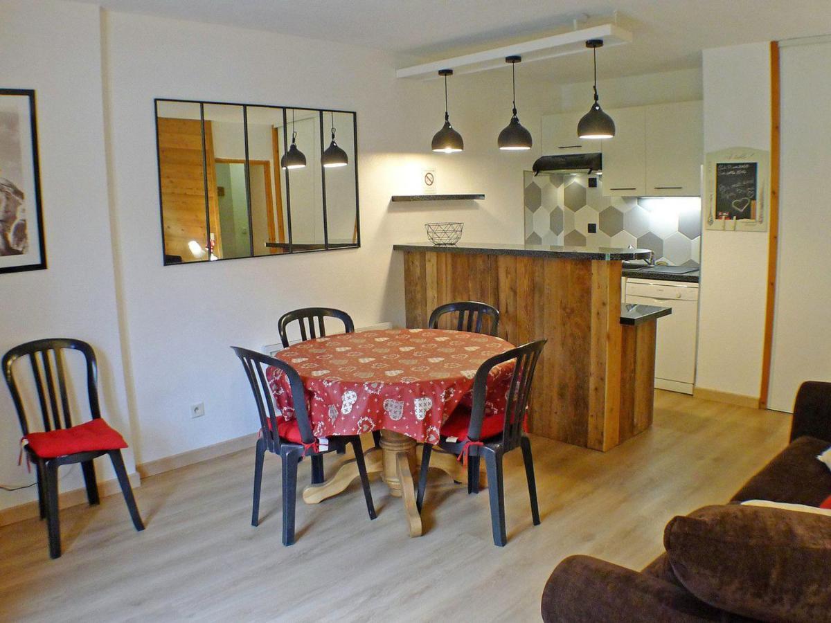 Appartement Confortable Avec Piscines, Terrasse Et Parking A Samoens - Fr-1-629-100 Bagian luar foto